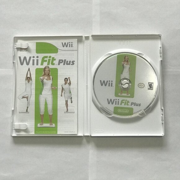Nintendo Wii Fit Plus - Picture 3 of 3